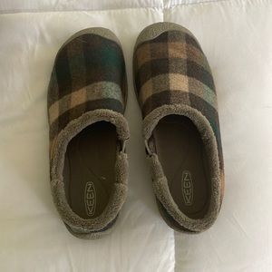 Keen size 7.5 slip on plaid shoes. Fuzzy inside
